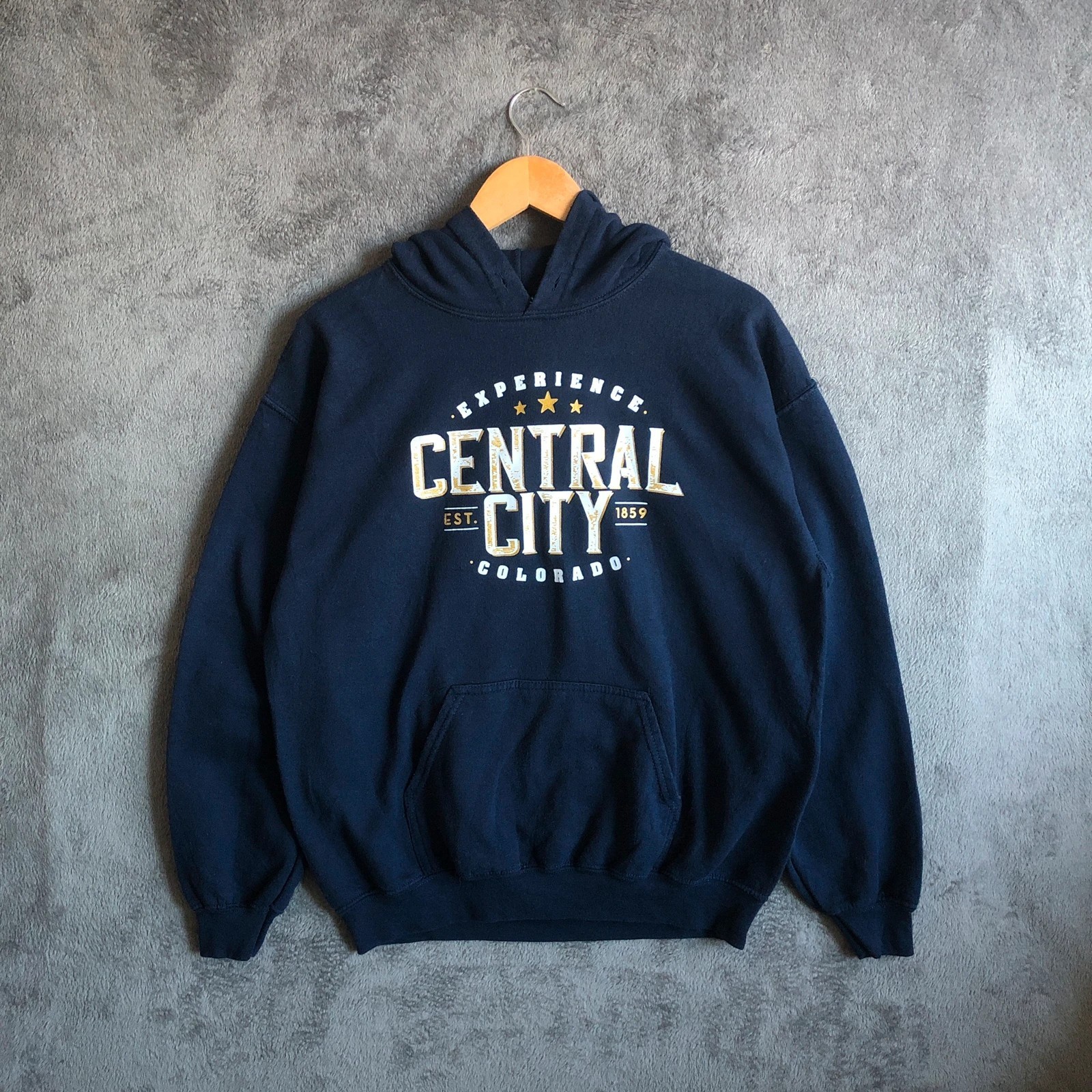 Gildan Central City Colorado navy graphic pullover hoodie M